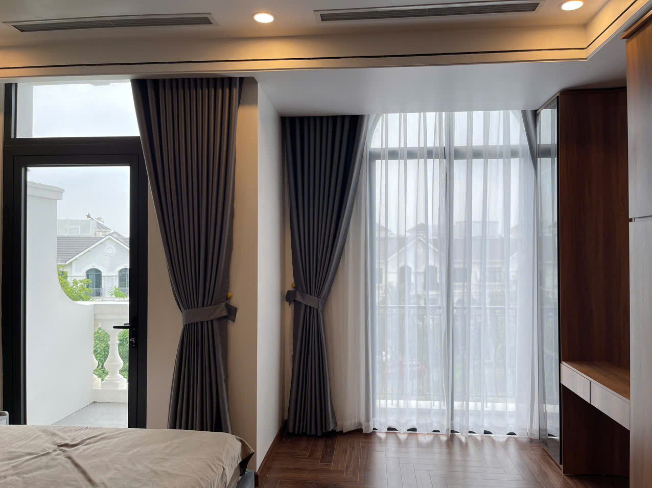 Rèm màu sắc tối