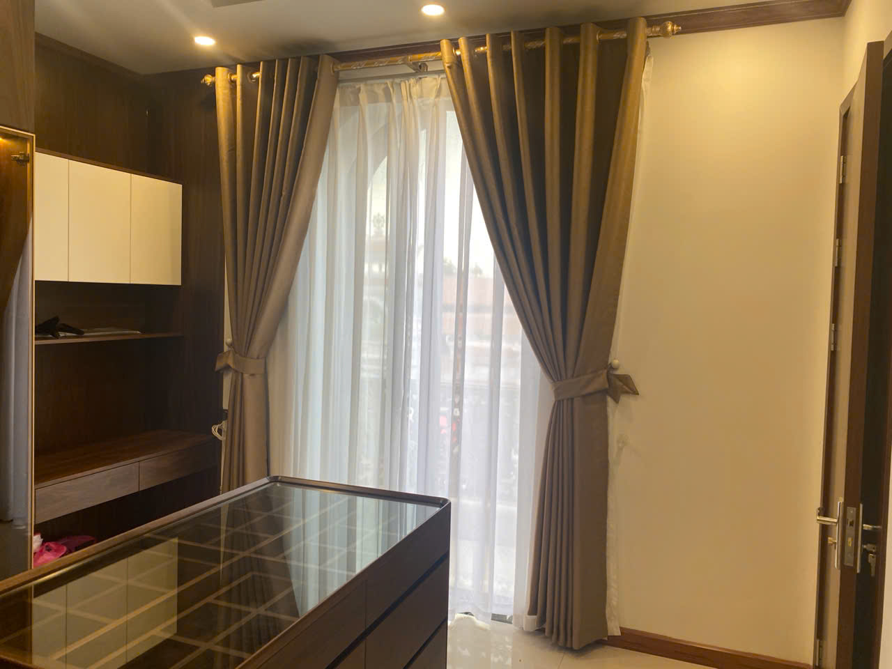 Rèm màu sắc tối